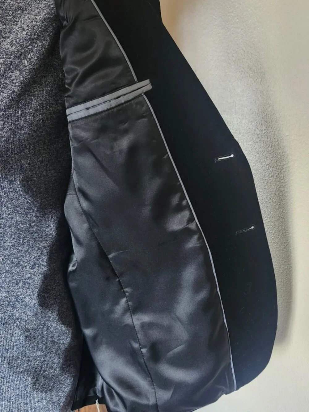 J. Ferrar Mens Slim Fit Velvet Sport Coat. 36S